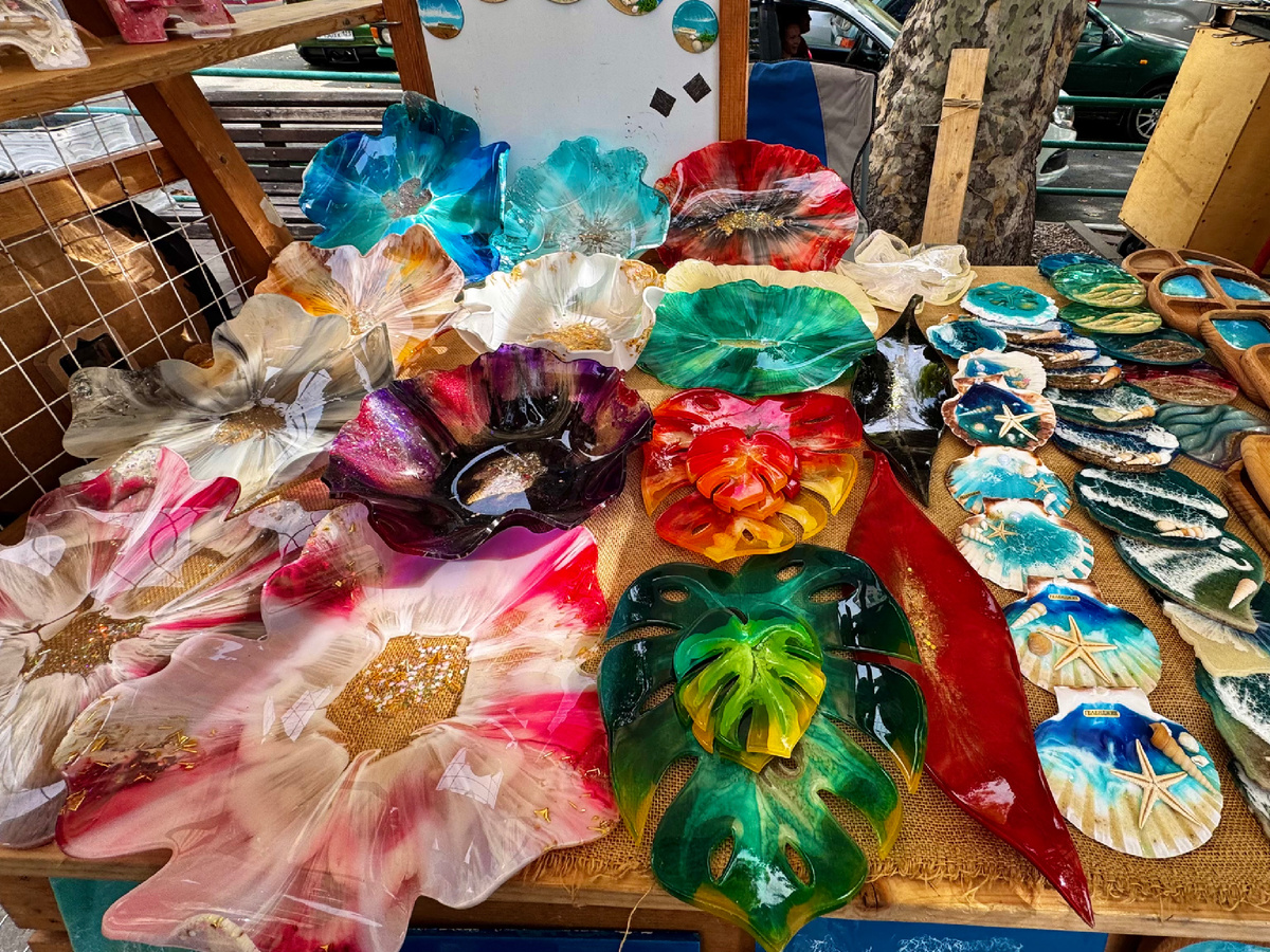 На рынке можно увидеть разную красоту. Фото автора.