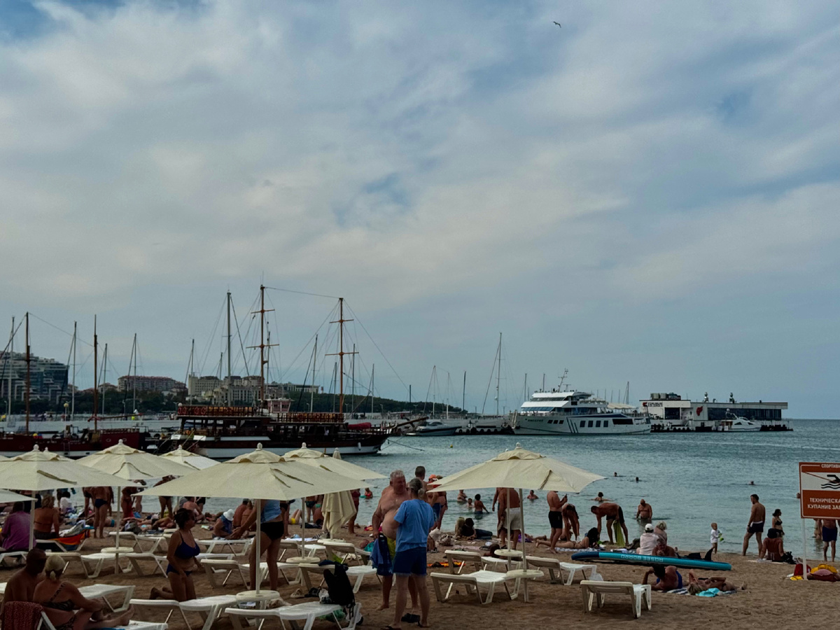 Центральный пляж Геленджика. Фото автора.