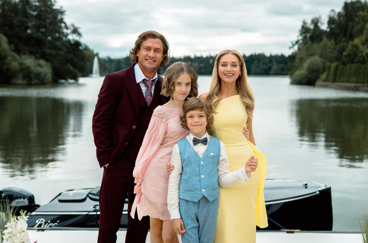 Павел Прилучный, Кристина Асмус, Виталия Корниенко и Степан Шевяков. Фото: предоставлено телеканалом «Россия»