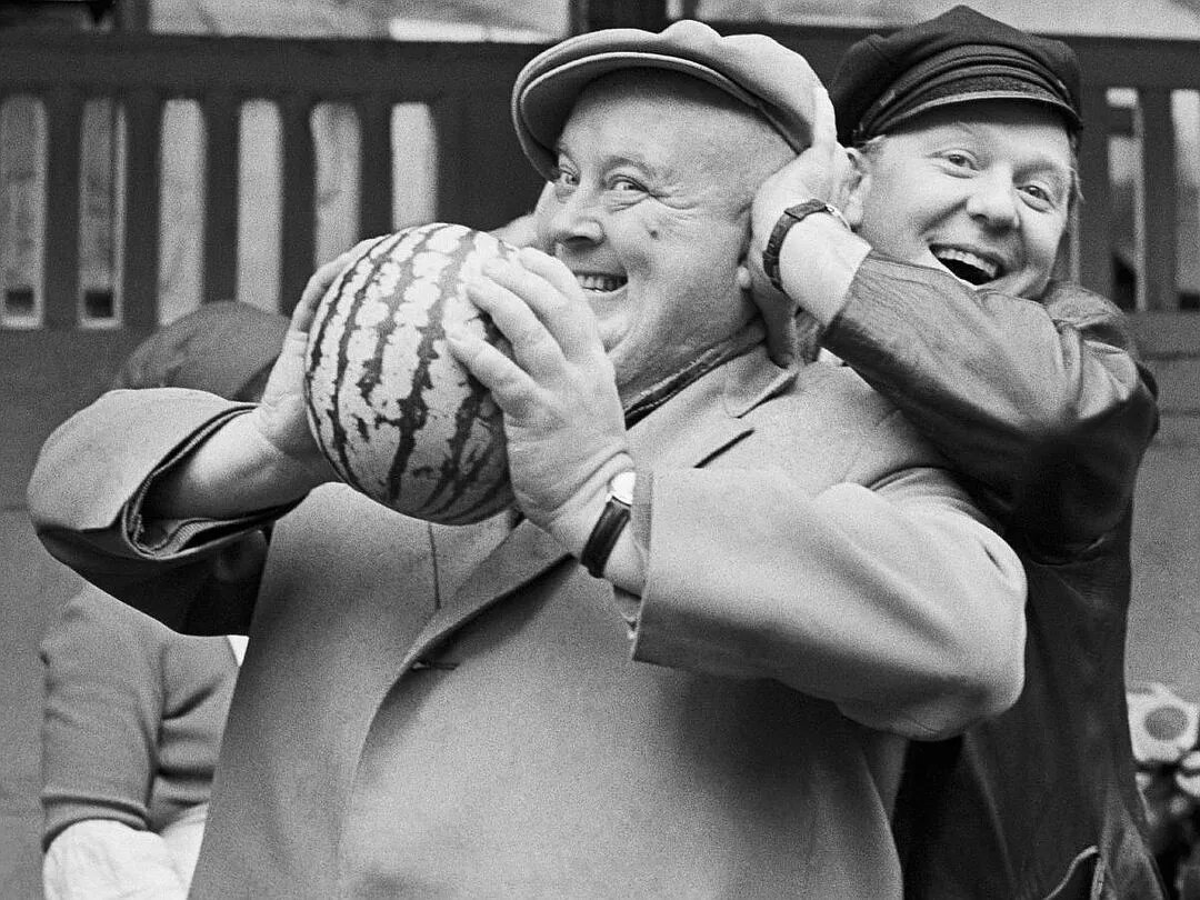 Евгений Моргунов и Олег Попов. 1965 год. Фотография: kinoistoria.ru