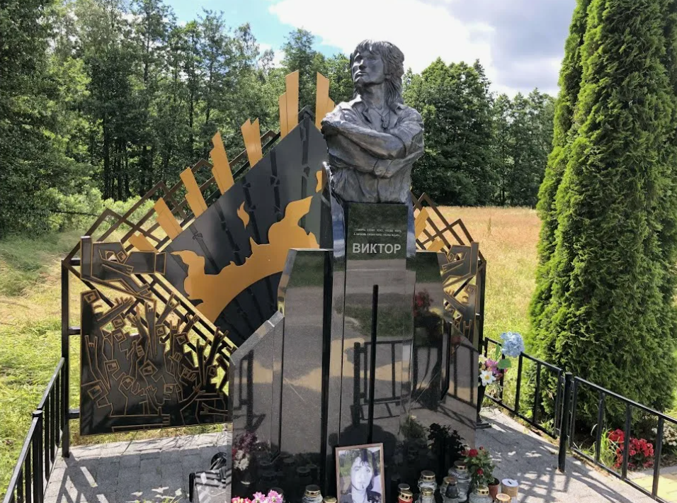 Памятник на месте случившегося 