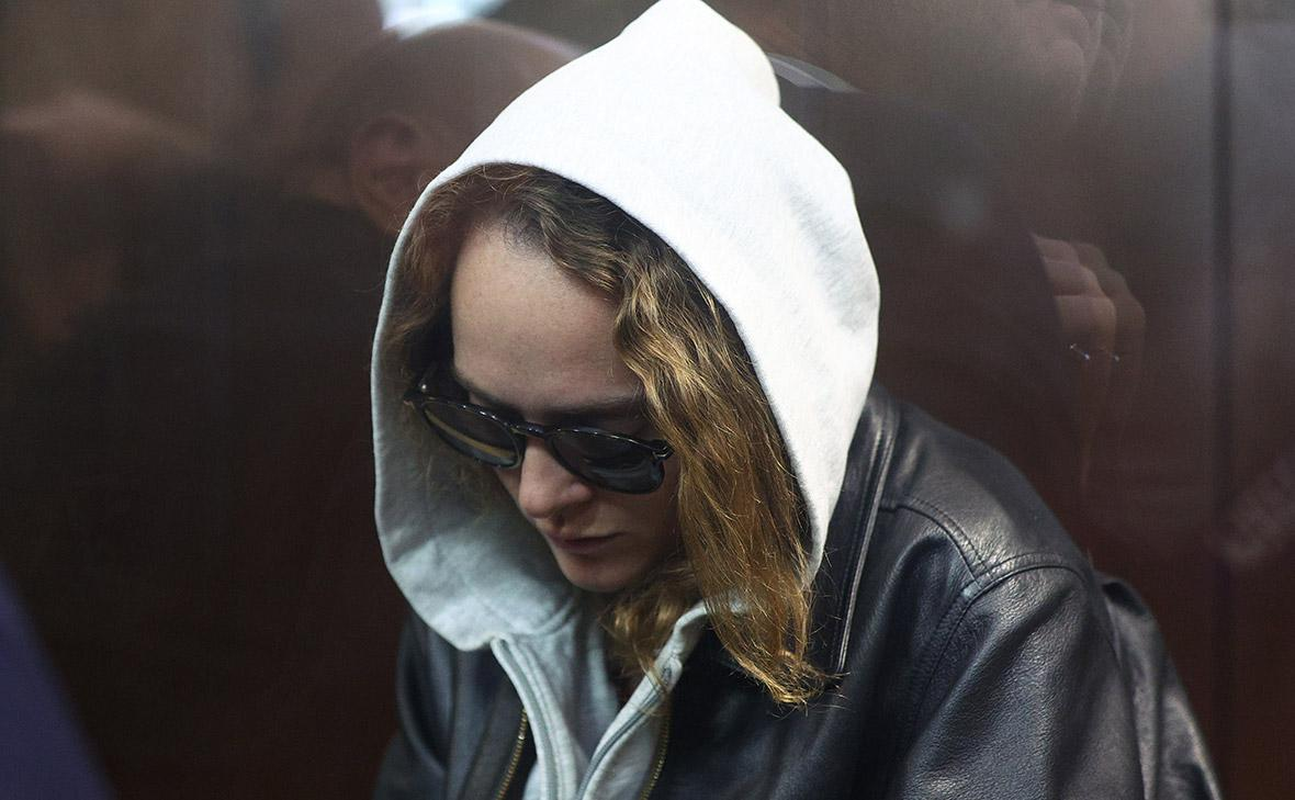 Аглая Тарасова в зале суда