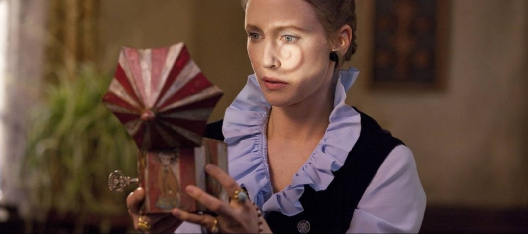 Кадр из фильма "Заклятие" 2013