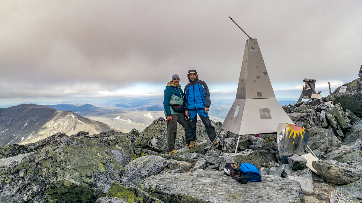 Пик горы Народная - 1895 метров, самая высокая гора Урала 