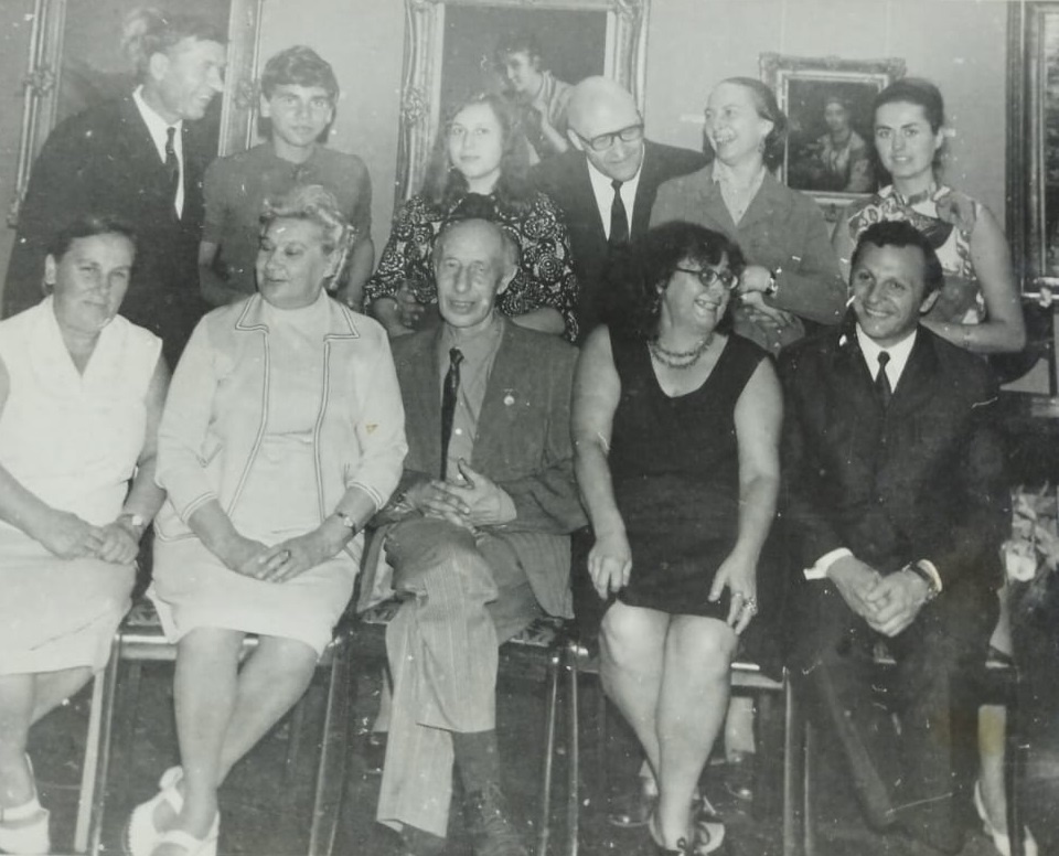 Задний план на данном снимке таков, что понять, где происходит данное мероприятие легко. Достаточно воспользоваться логикой и поисковиком в интернете. Листайте галерею вправо.