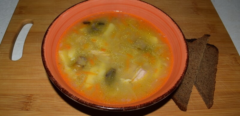 Грибной суп с мясом и перловкой