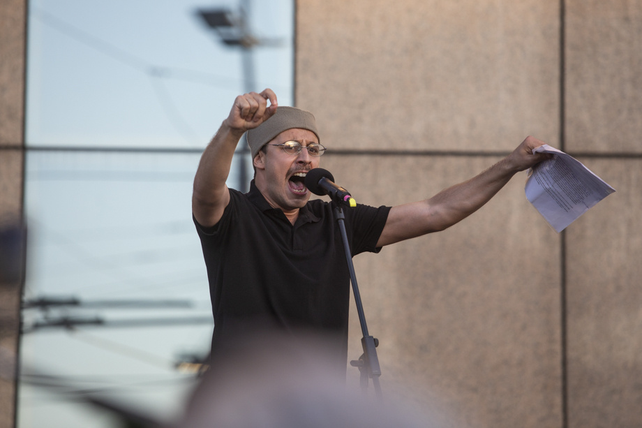 Выступление одного из лидеров протеста на Видовдан. | Фото: Максим Конанков/Octagon.Media