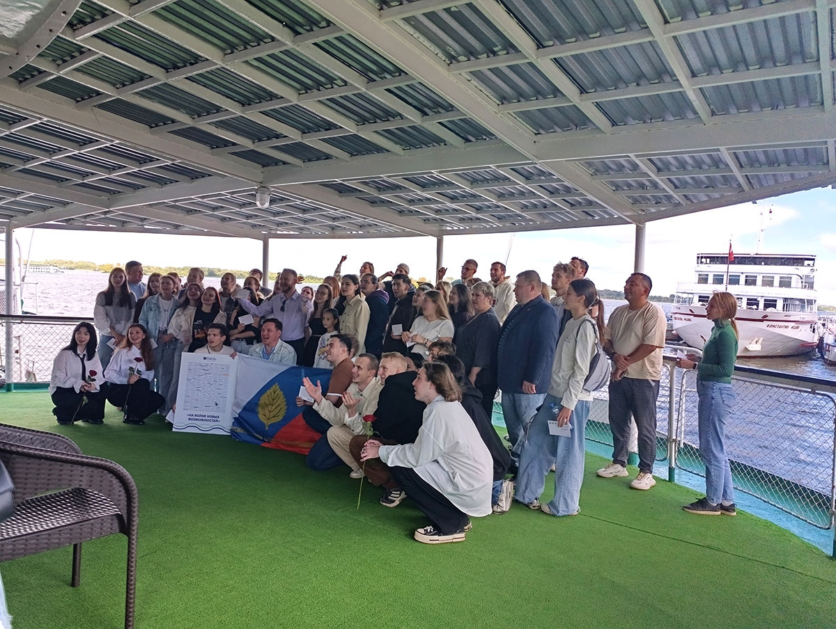    Чтобы попасть на круиз молодые люди прошли конкурсный отбор