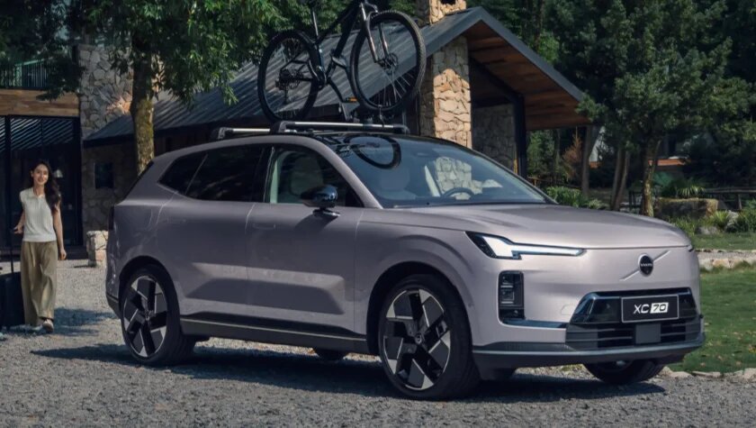 Volvo вывел на рынок новый кроссовер XC70 2025.