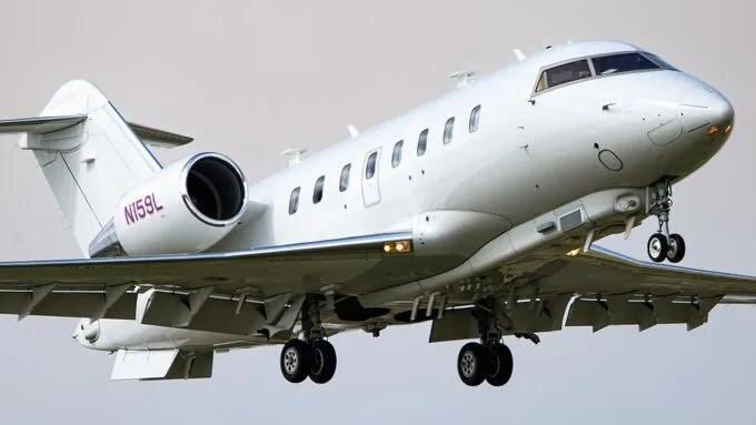Обложка © Х / Bizjets of War