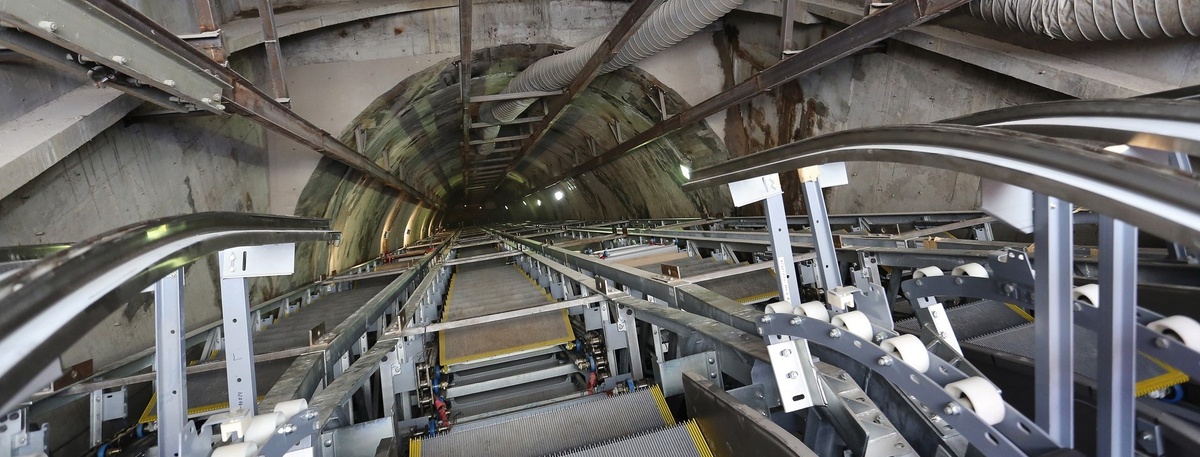    Эскалаторный тоннель на строящейся станции метро в Петербурге, архивное фото для иллюстрации. Автор фото: Петр Ковалев / "Деловой Петербург"