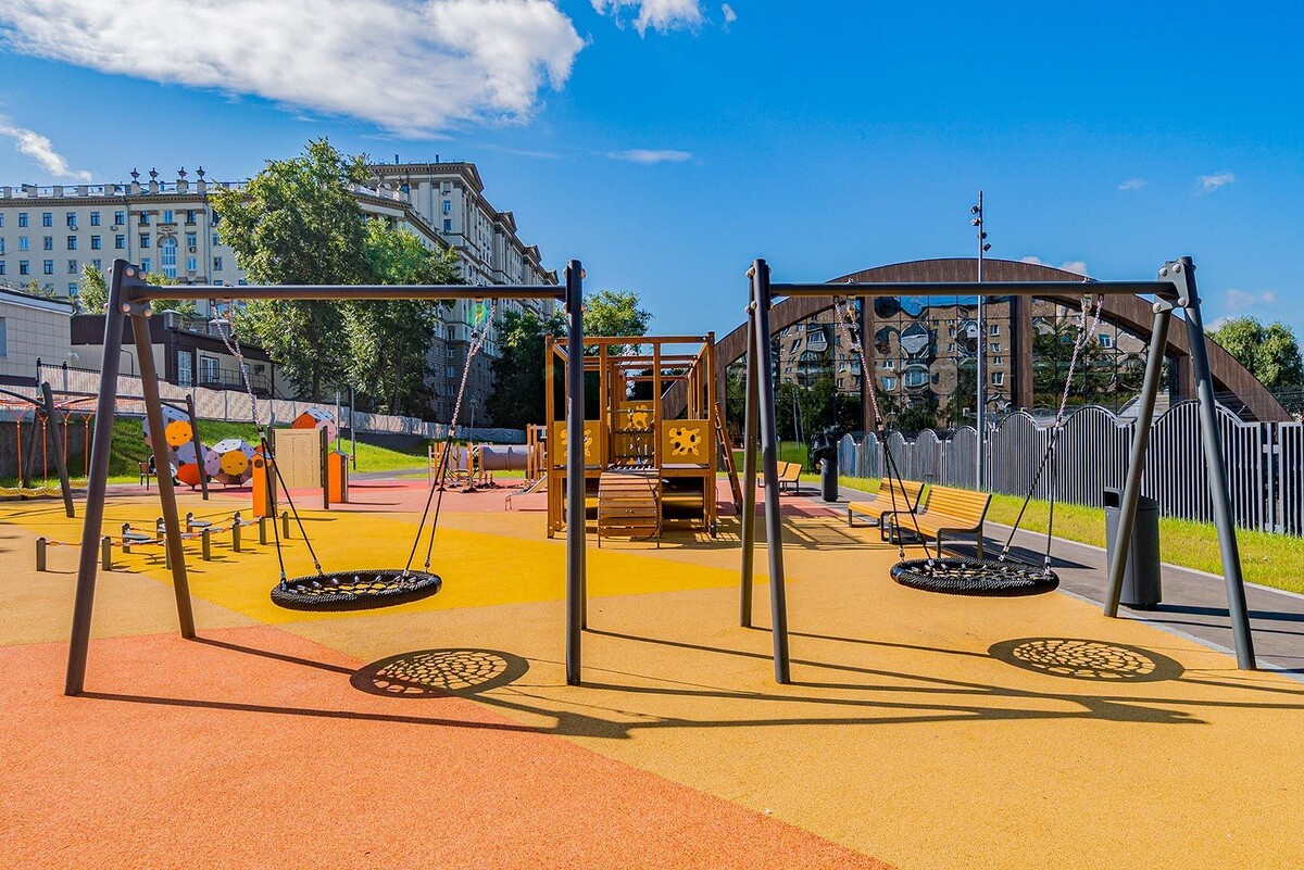    На стадионе «Металлург» открыли интерактивную детскую научную площадку