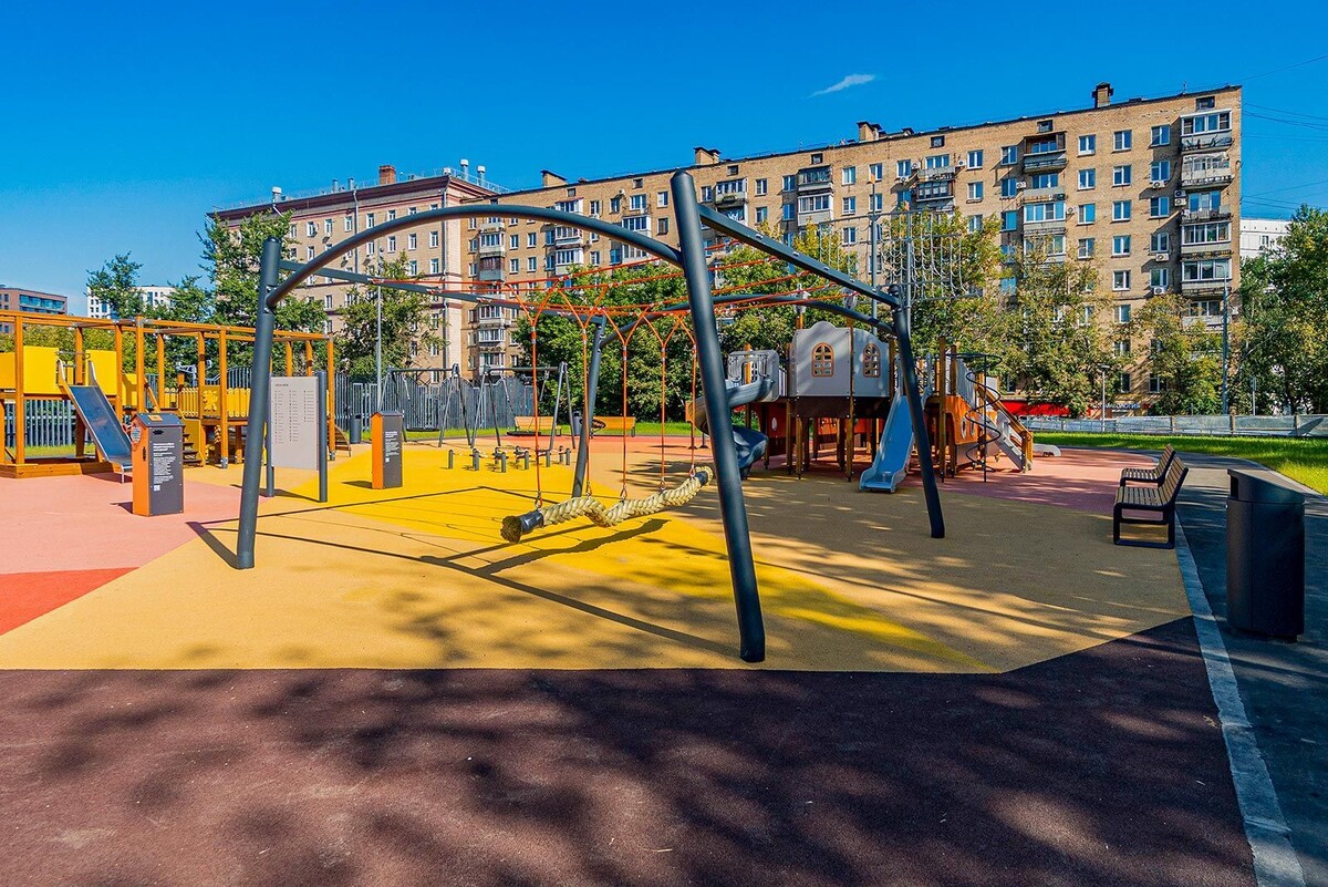    На стадионе «Металлург» открыли интерактивную детскую научную площадку