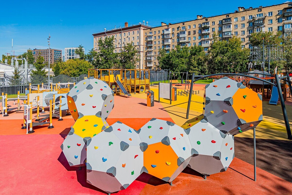    На стадионе «Металлург» открыли интерактивную детскую научную площадку