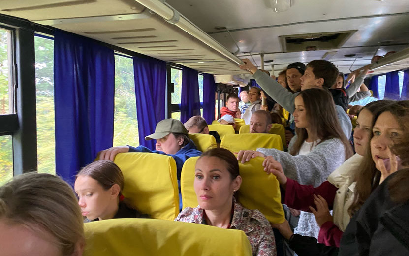  Едем в автобусе до контрольного пункта. Фото: автора