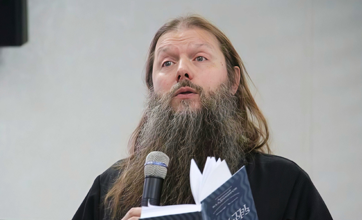 Артемий Владимиров — протоиерей, настоятель храма в честь Всех Святых (г. Москва), педагог, проповедник, писатель, член Союза писателей России.