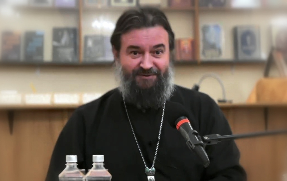  Андрей Ткачёв — протоиерей, настоятель Храма Троицы Живоначальной в Хохлах, писатель, телеведущий, блогер, миссионер.