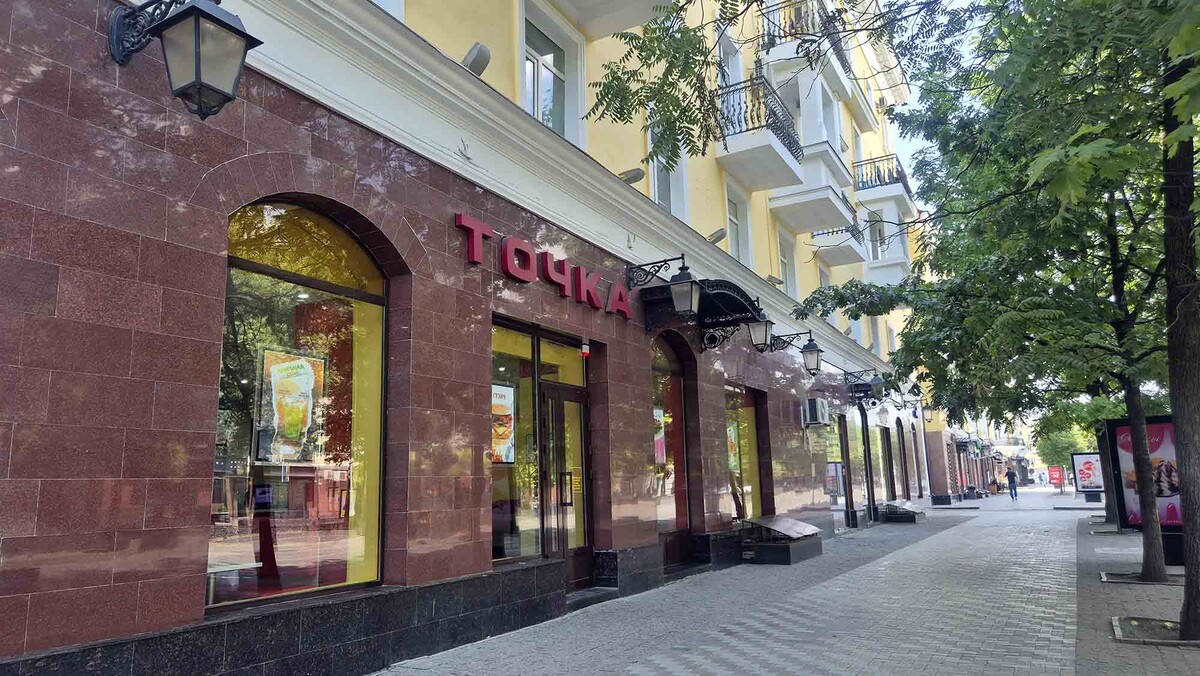 «Точка» — одна из популярных сетей быстрого питания в Грозном и первый фастфуд, который я посетила