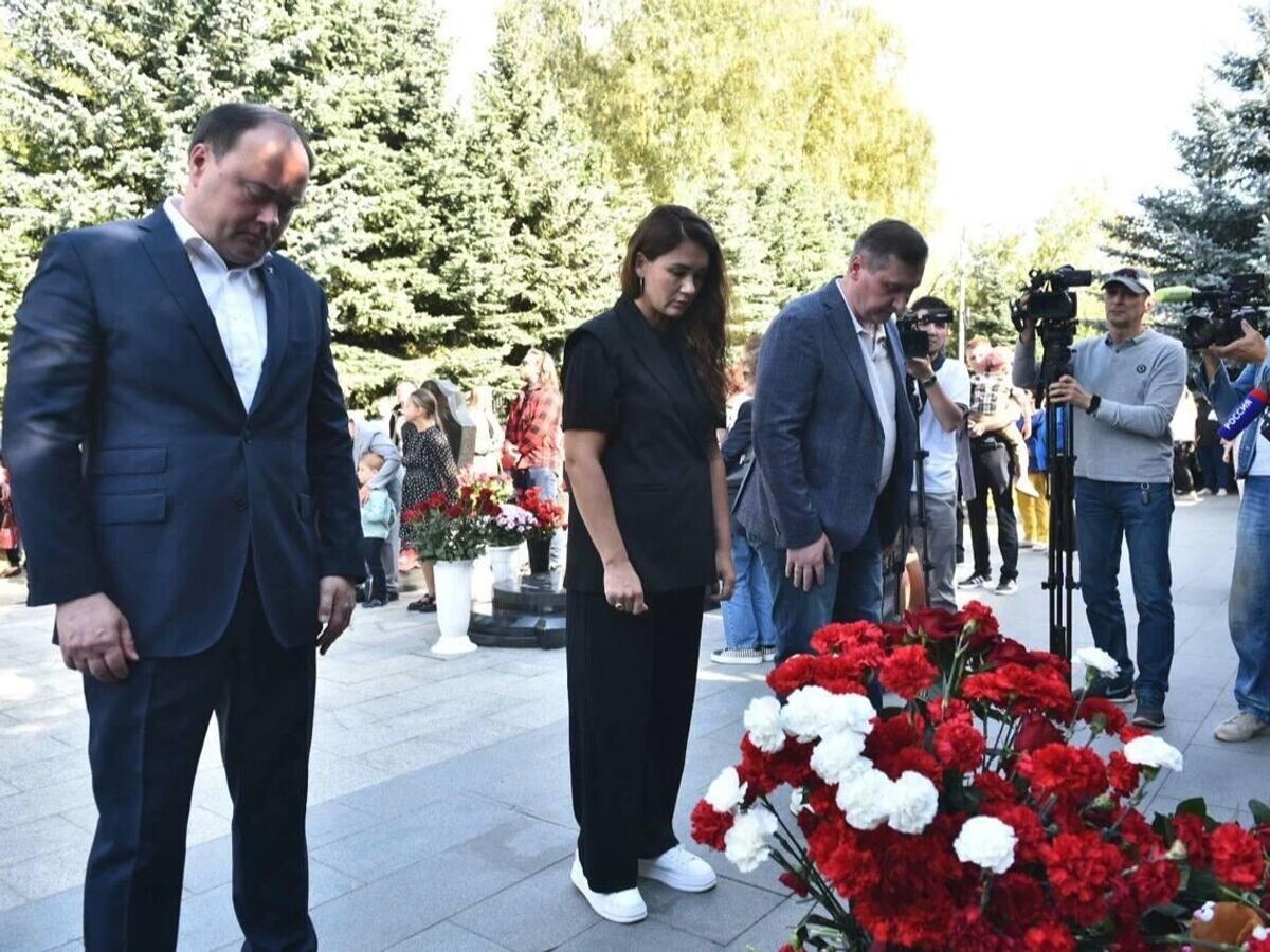    Мероприятия в память о погибших хоккеистах "Локомотива" в Ярославской области. 7 сентября 2025© Фото : пресс-служба губернатора и правительства Ярославской области