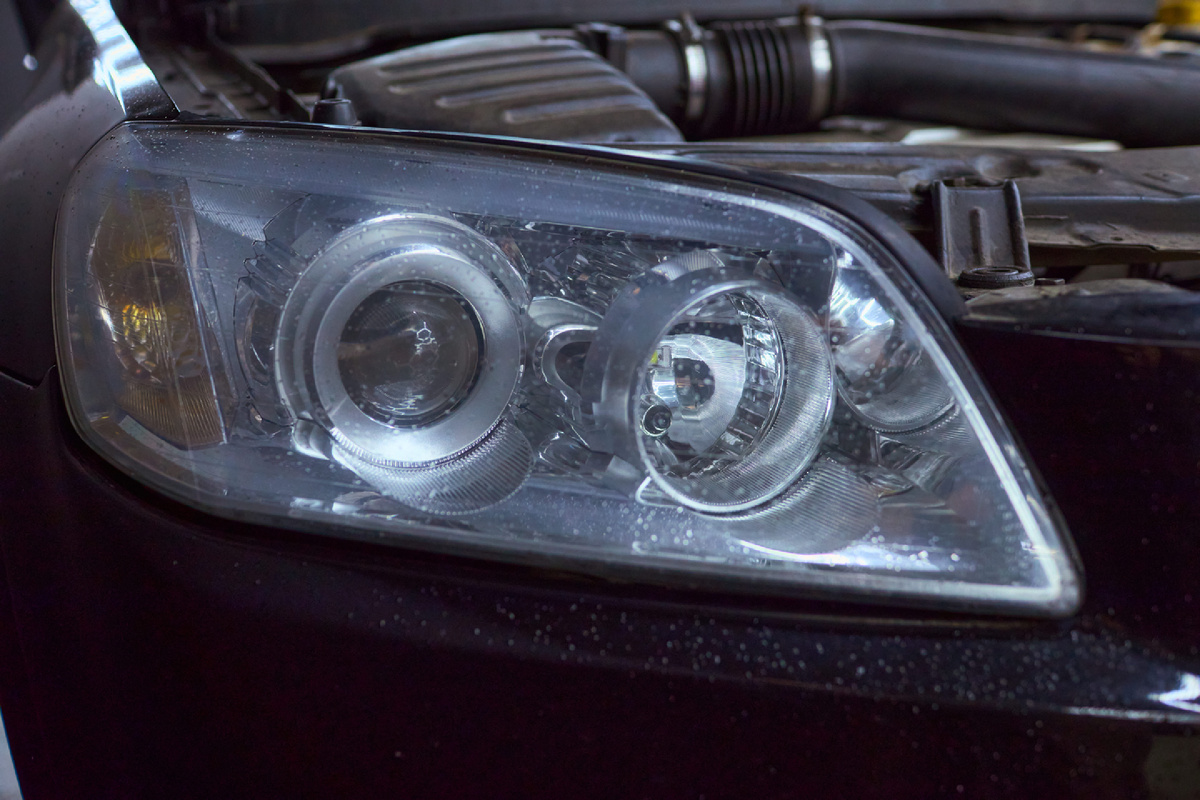 Источник фото: https://custom-heroes.ru/raboty/vid-uslugi/avtosvet/zamena-linz/chevrolet-captiva-vosstanovlenie-i-uluchshenie-sveta-s-ustanovkoy-bi-linz-sariti-s7/