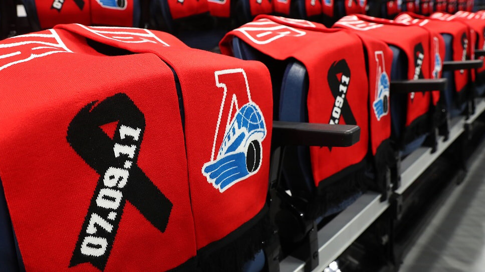 Шарфы на трибуне.📷Фото: КХЛ