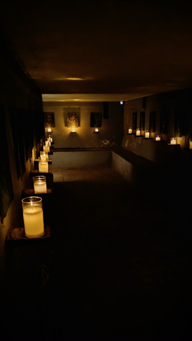 Серия «спиритических полотен» Руслана Поланина. В основу проекта "Наследие" легли сохранившиеся фотографии репрессированных прихожан Анненкирхе.