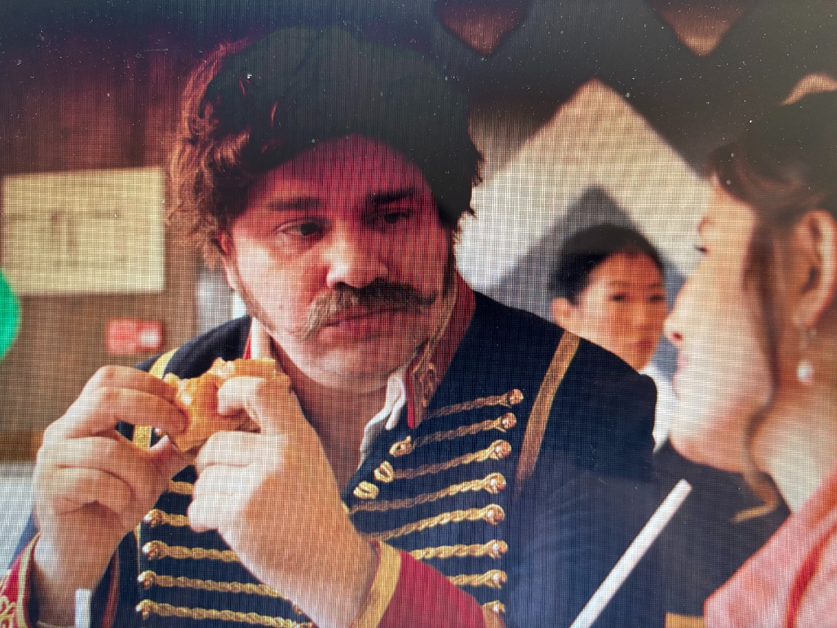 (Кадр из сериала «Гусар-2», проиводство телеканала «ТНТ»)
