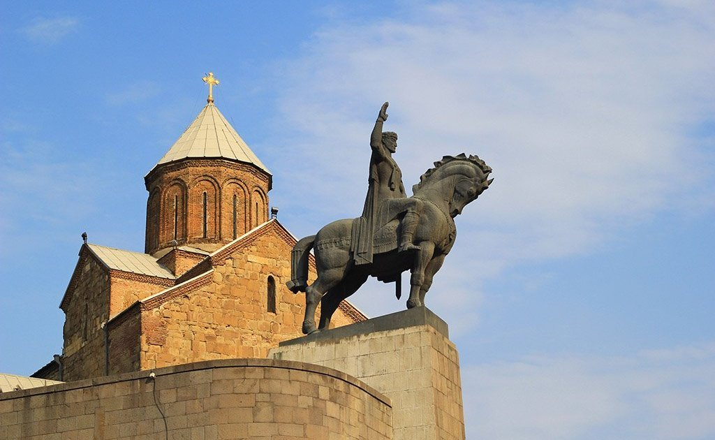 Памятник Царю Вахтангу Горгасали в Тбилиси