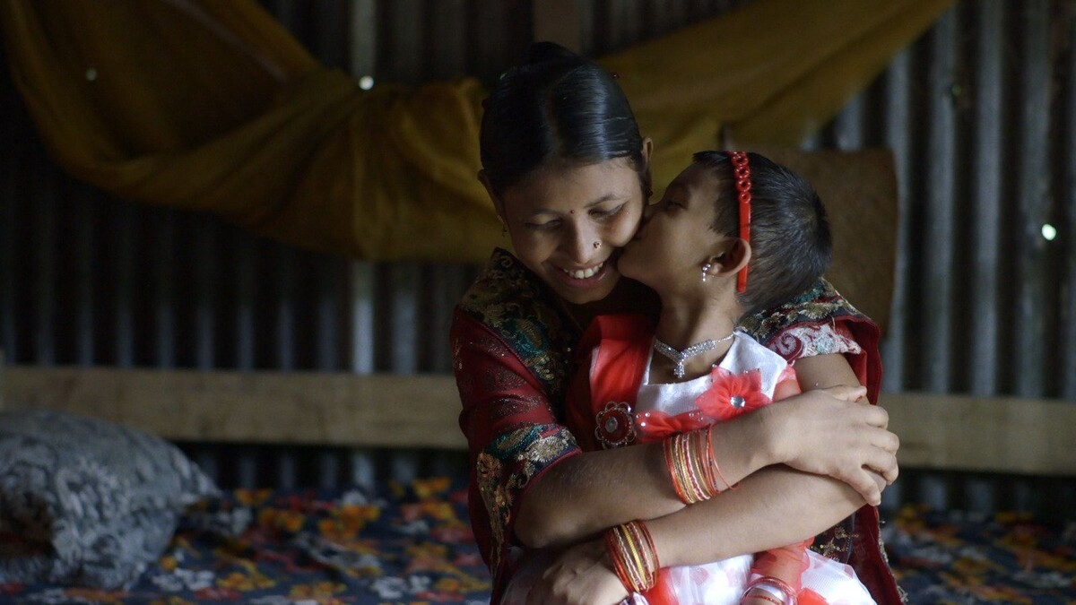 Кадры из фильма "Реальная цена моды"