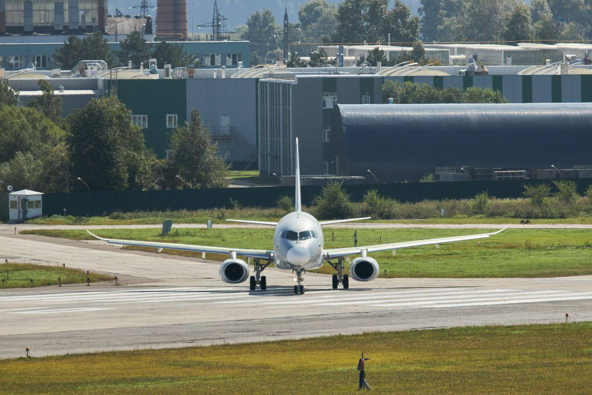 Новый "Sukhoi Superjet 100" c номером 97024. / Источник фото: Яндекс.Картинки