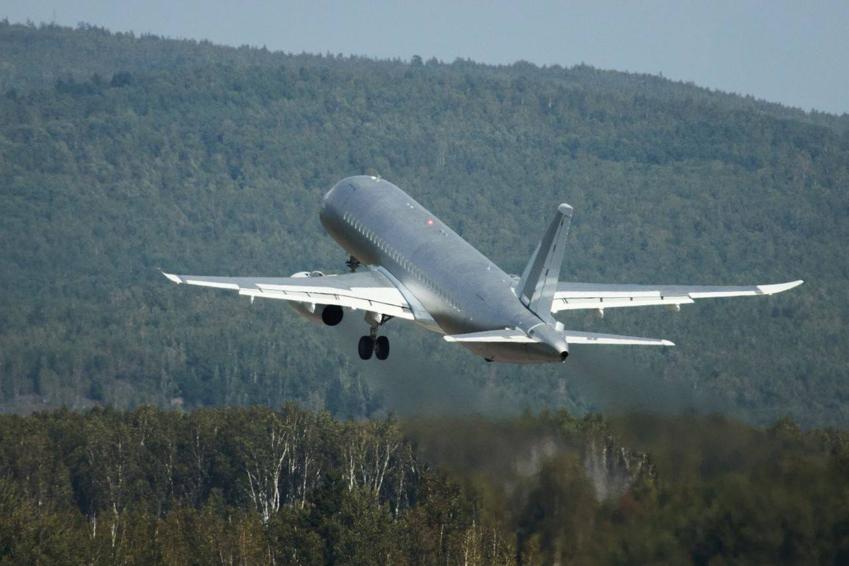 Построенный по серийным технологиям "Sukhoi Superjet 100" c номером 97024, первый взлёт. / Источник фото: Яндекс.Картинки