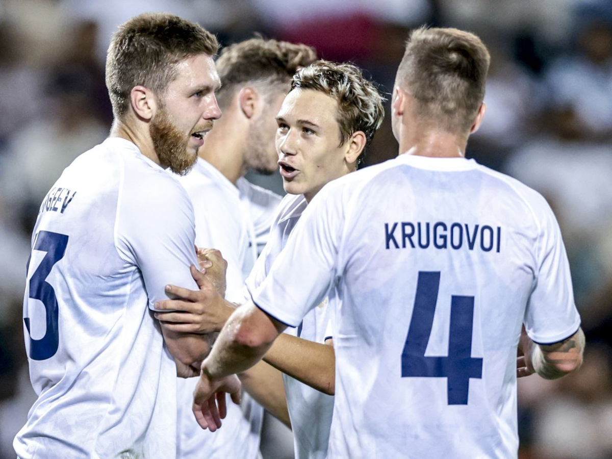 Алексей Батраков обживается в сборной России...