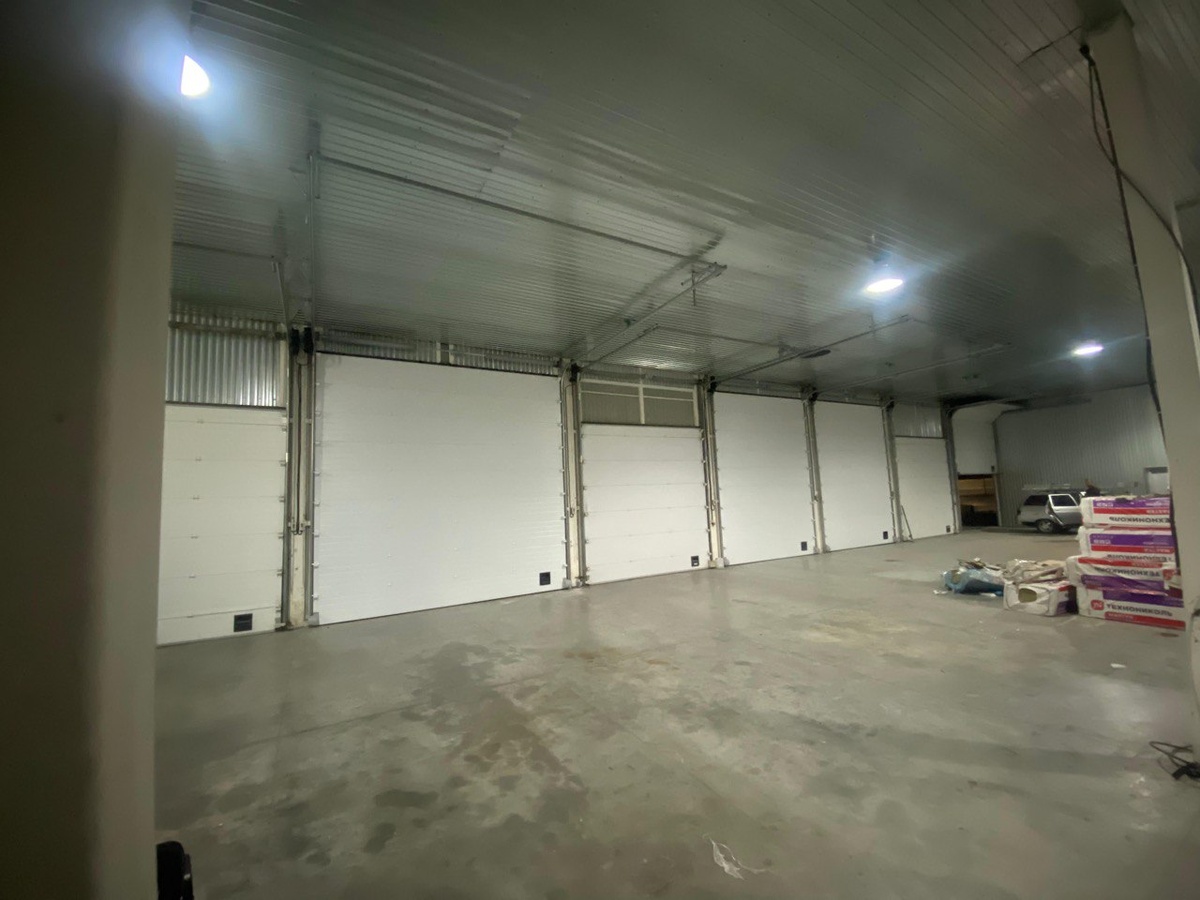 Автоматические секционные ворота с увеличенным проёмом в Аэропорту Ставрополя!