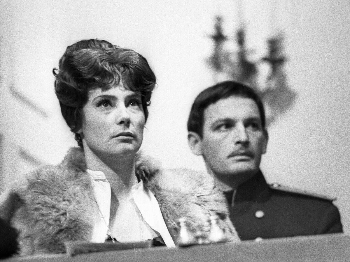 Актриса Татьяна Самойлова в роли Анны Карениной и Василий Лановой в роли Вронского в фильме "Анна Каренина"© РИА Новости / Олег Макаров