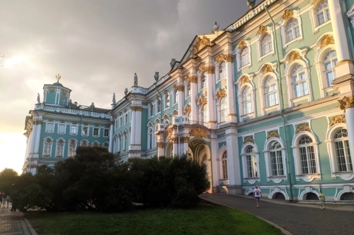    Вход в Эрмитаж закрыли из-за угроз о минировании