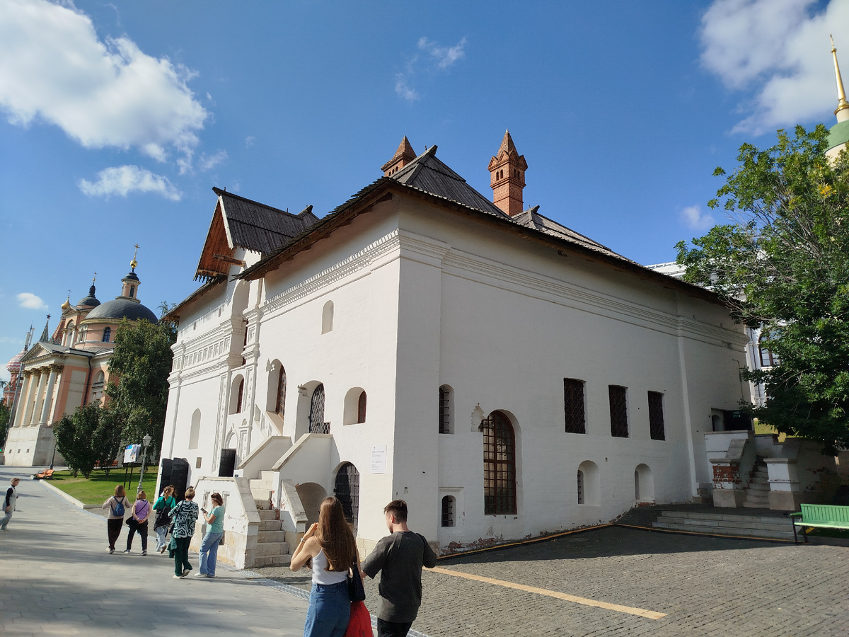 Вот и Английский дворик. 