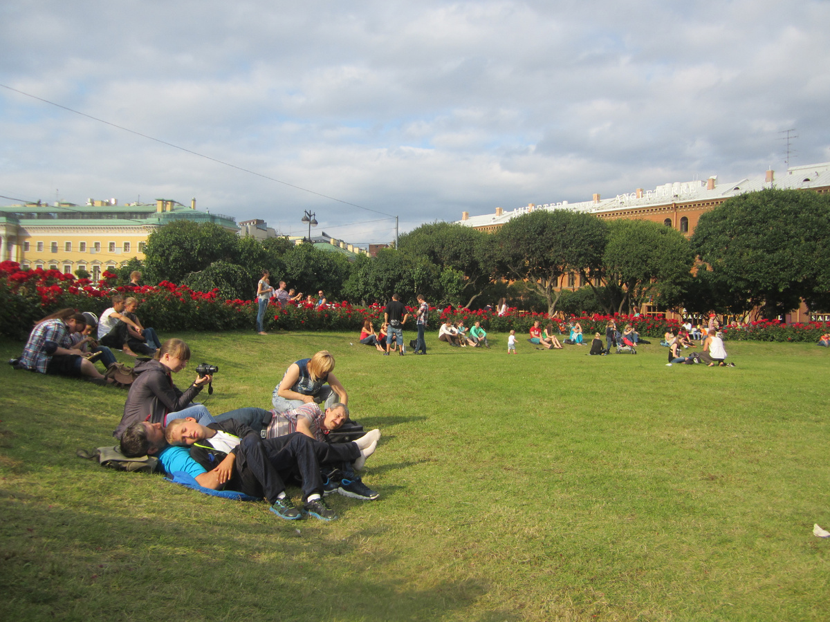 Туристы у Исакия