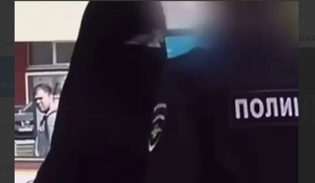 "Никто не должен видеть наши лица": дама в никабе повторила в Москве сцену из "Белого солнца пустыни"