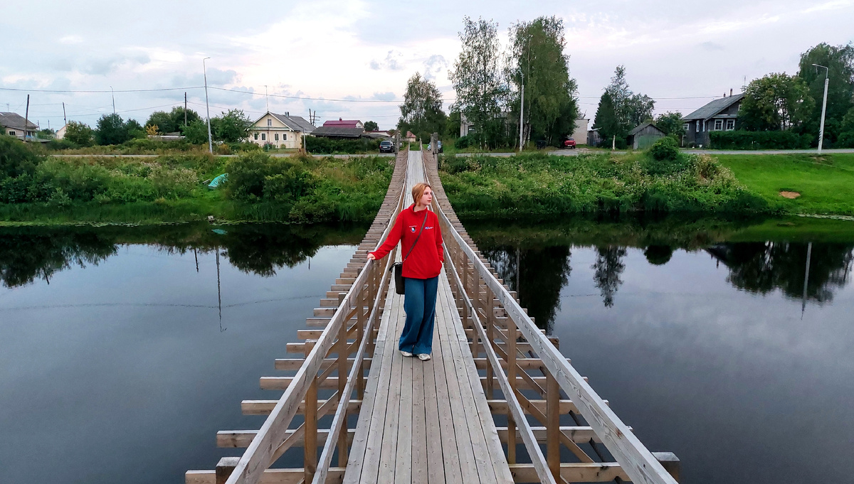 Деревянный подвесной мост между деревнями Иммалицы и Рыпушкалицы