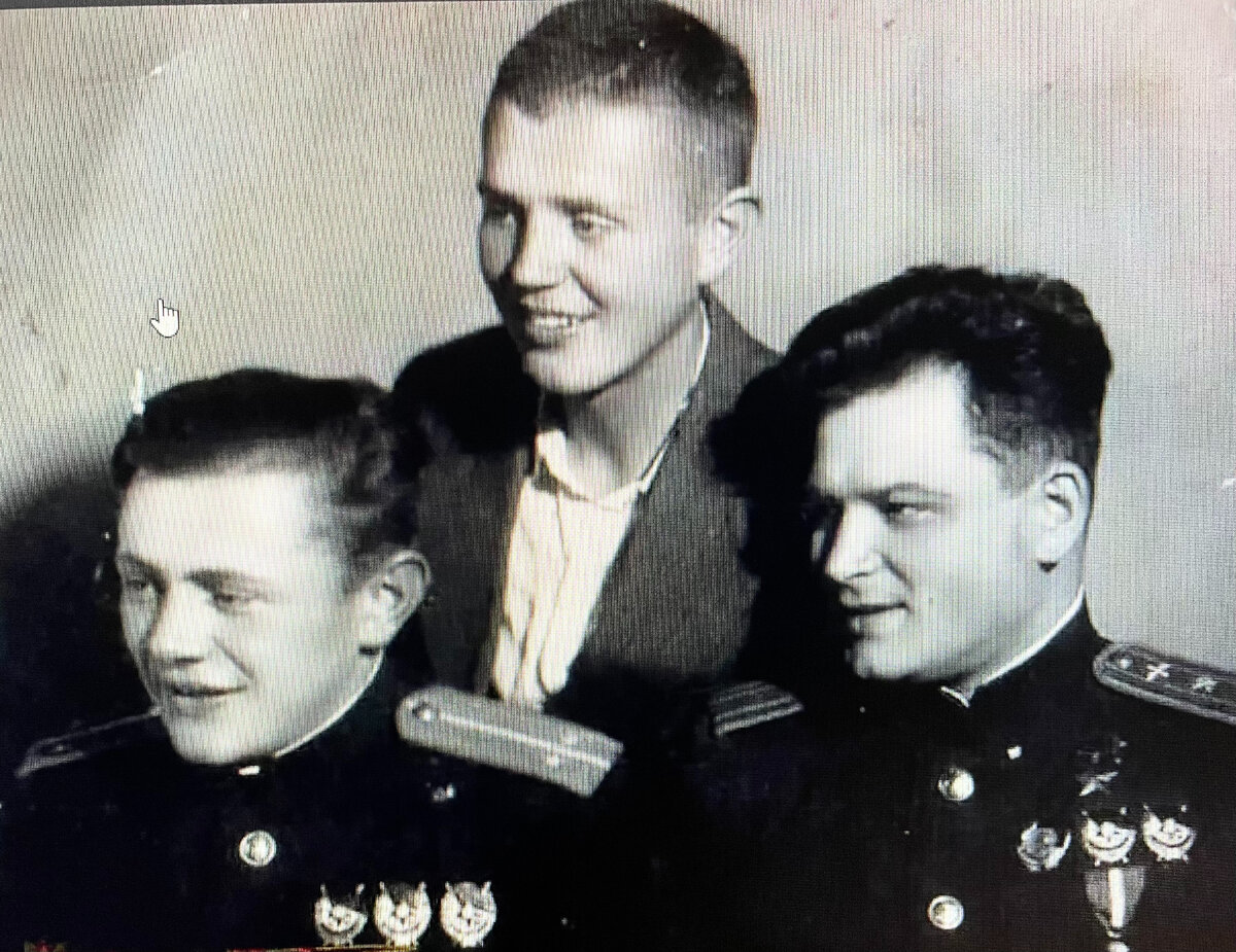 Браться Курзенковы, слева-направо: Александр, Николай, Сергей