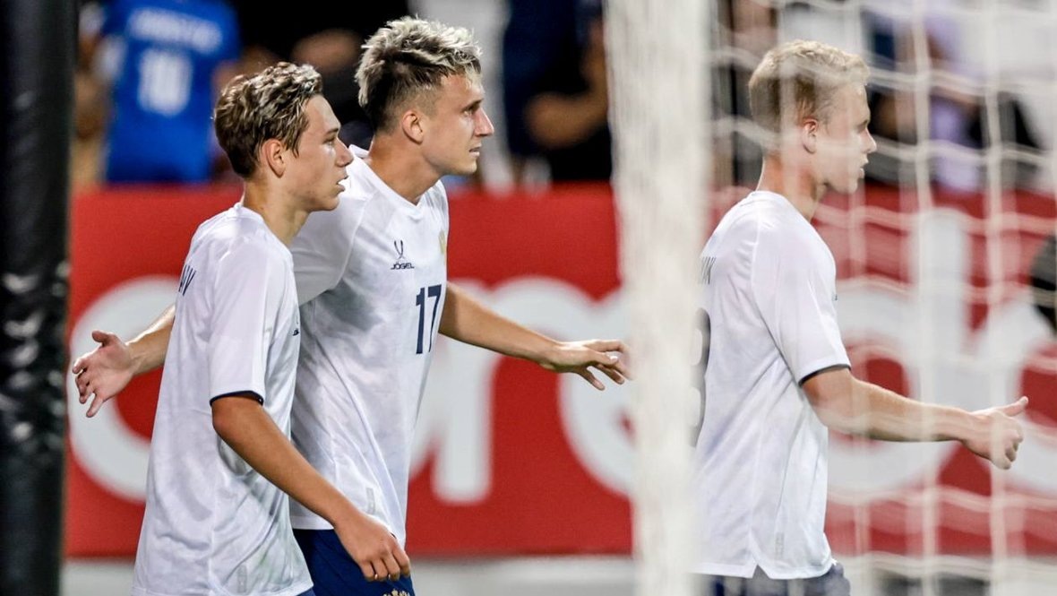    Алексей Батраков, Александр Головин и Матвей Кисляк в матче с Катаром (4:1).РФС