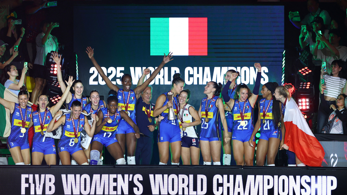    Сборная Италии выиграла женский чемпионат мира по волейболу в Таиланде. Reuters