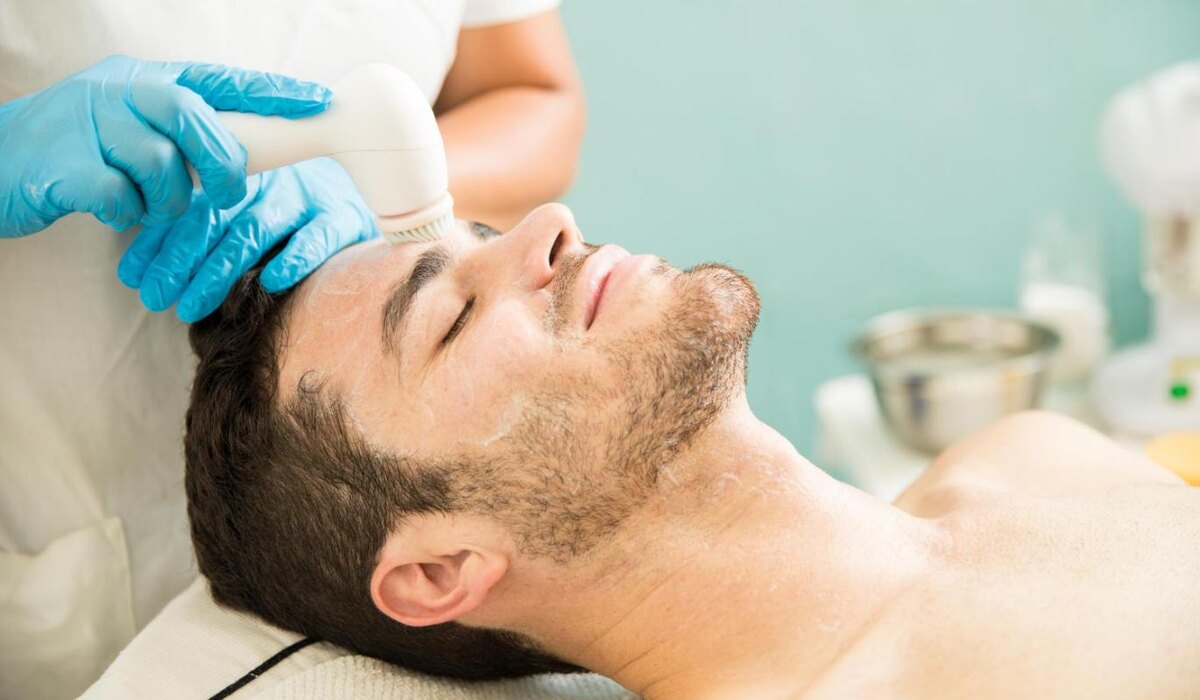     Красота без стеснения: бьюти-процедуры для мужчин, о которых вы боялись спросить