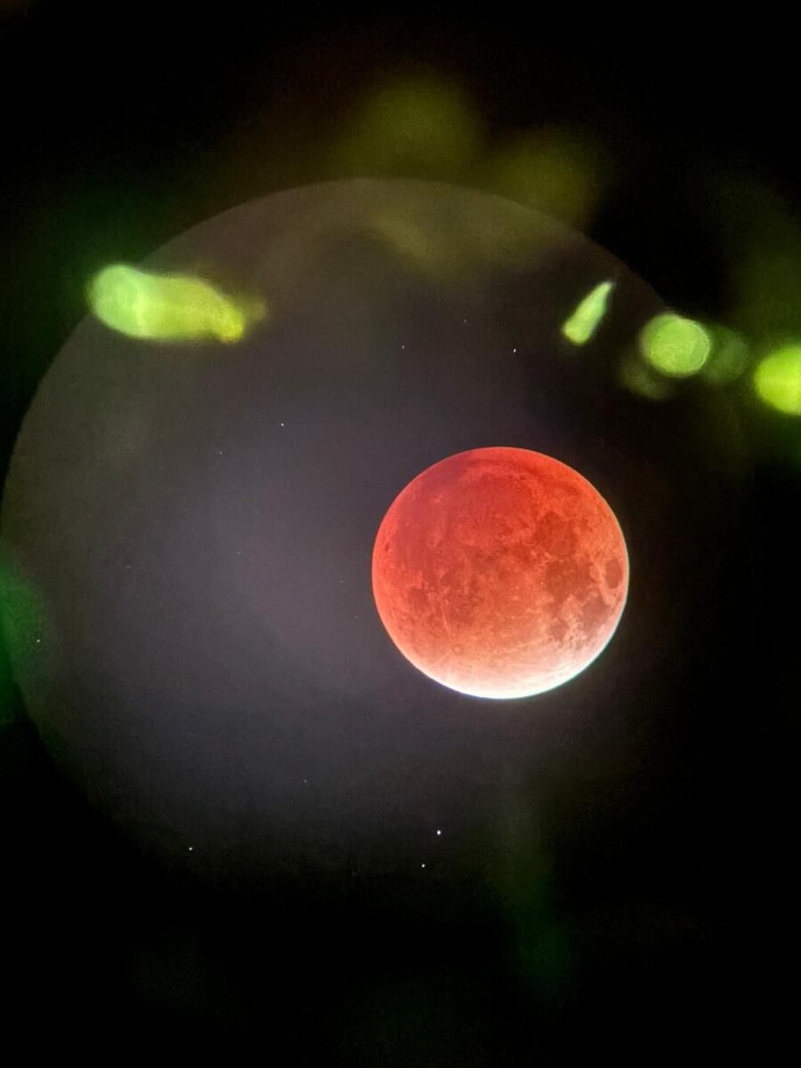    Кровавое лунное затмение. Источник: Алена Фадеева