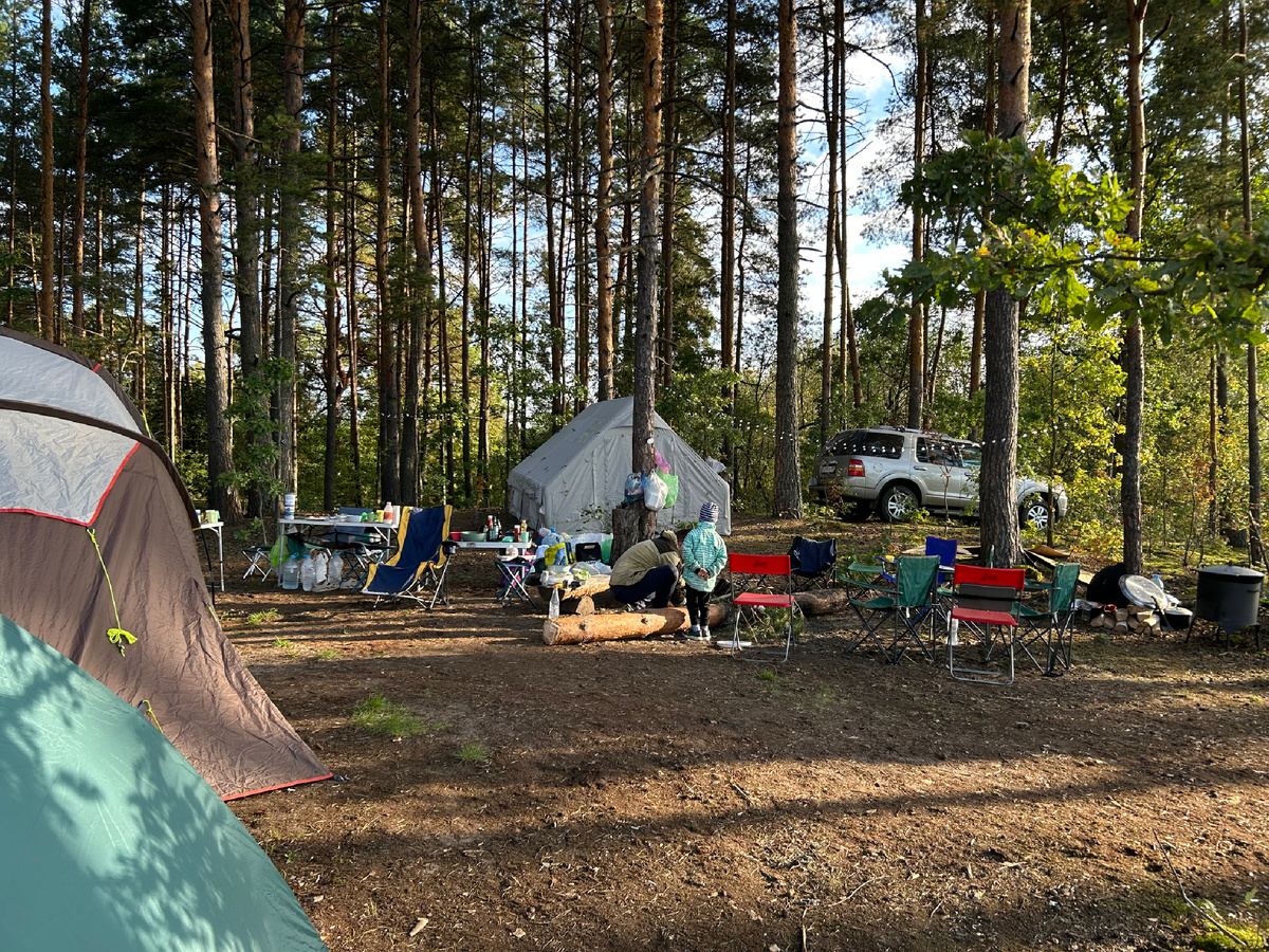 Фото автора. Палаточный лагерь только просыпается воскресным утром