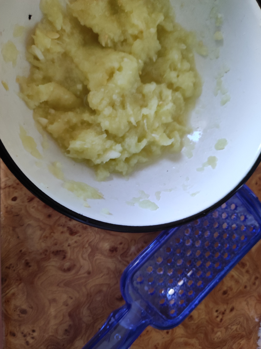 Кабачки через такую тёрку получаются как пюре. Фото автора.