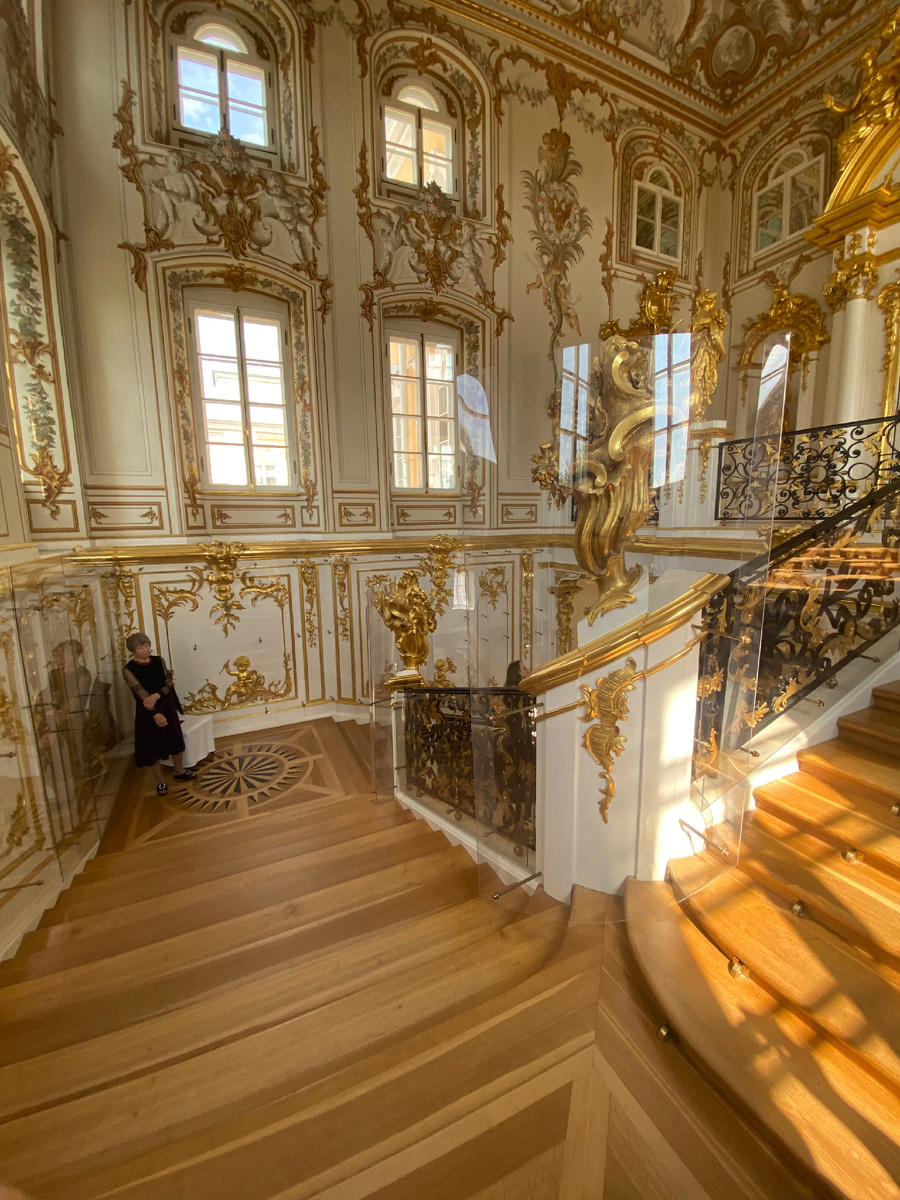 Во дворце Петергофа