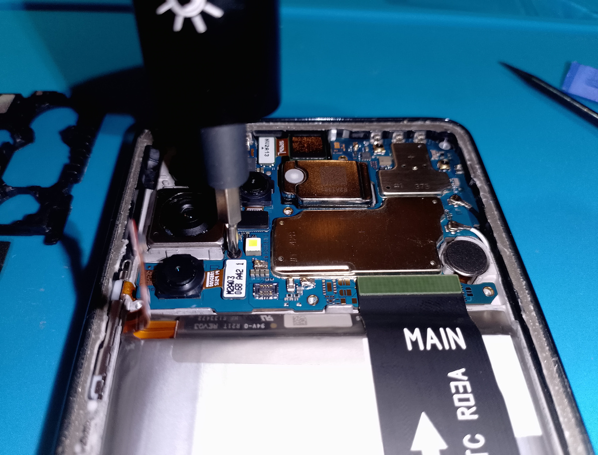 Всего за пару часов вернуть старичку  Galaxy A53 вторую жизнь🔋