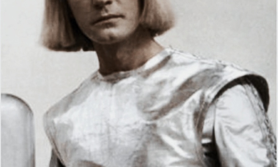 Помогите выбрать стрижку, только не "а-ля" Вертер