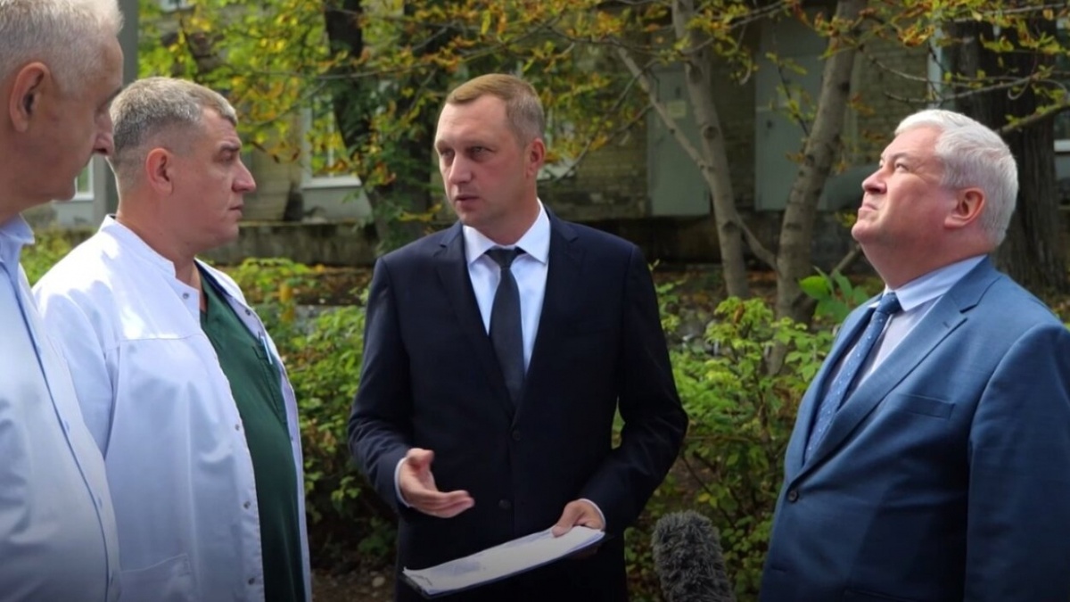    В Саратове на территории горбольницы впервые за 50 лет меняют асфальтНовости Саратова и области – Сетевое издание «Репортер64»